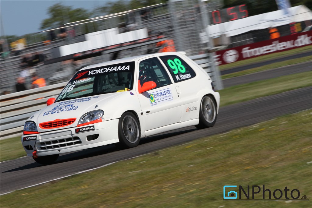 Mike Hansen indtager føringen i Rookiemesterskabet i sin Citroen Saxo VTS
(Foto: CNPhoto.dk)